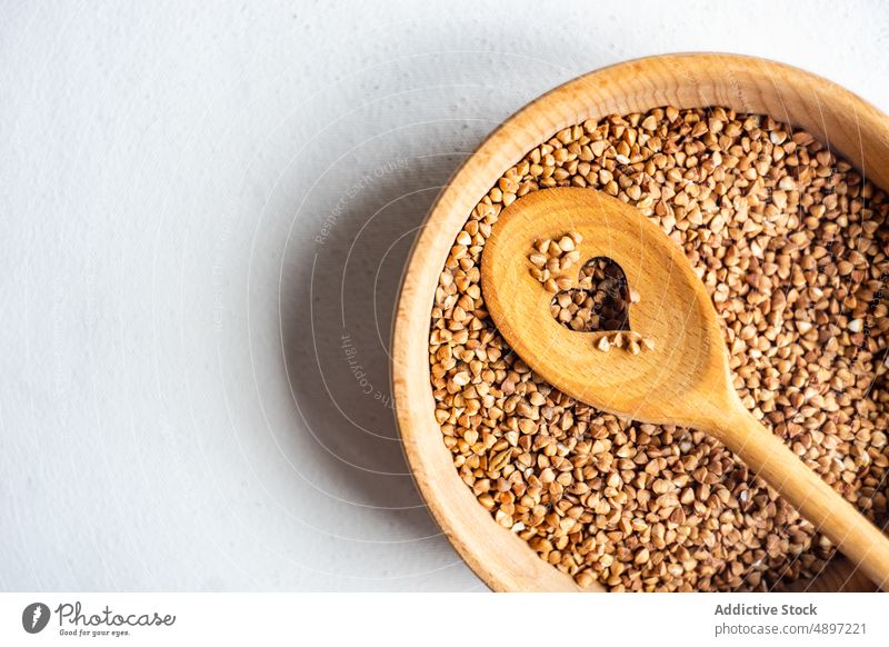 Schale mit getrocknetem Bio-Buchweizen Schalen & Schüsseln Müsli Essen zubereiten Entzug Diät Lebensmittel glutenfrei Korn Grütze Gesundheit Bestandteil