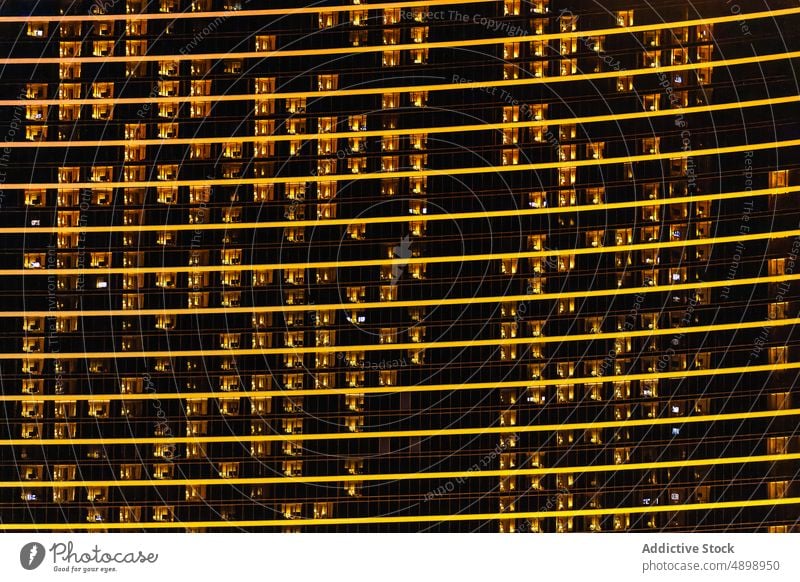 Wohngebäude bei Nacht in Las Vegas Wolkenkratzer hoch wohnbedingt Gebäude Licht beleuchtet Architektur Außenseite Reichtum Nachtleben Tourismus Muster Design