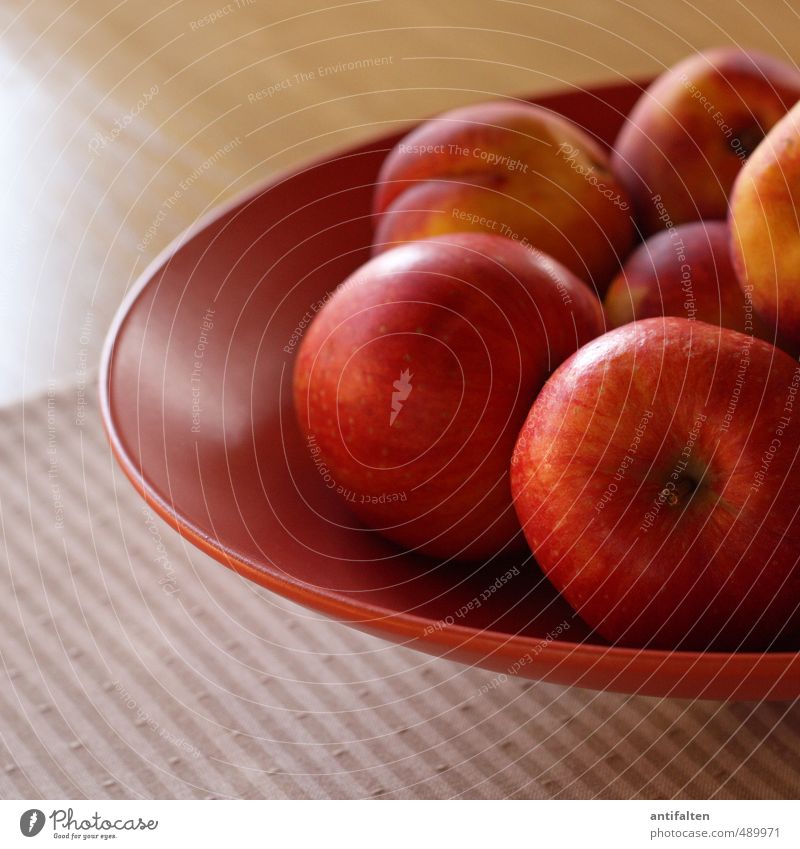 Äpfel und Nektarinen Lebensmittel Frucht Apfel Ernährung Vegetarische Ernährung Schalen & Schüsseln Gesundheit Gesunde Ernährung Häusliches Leben Wohnung