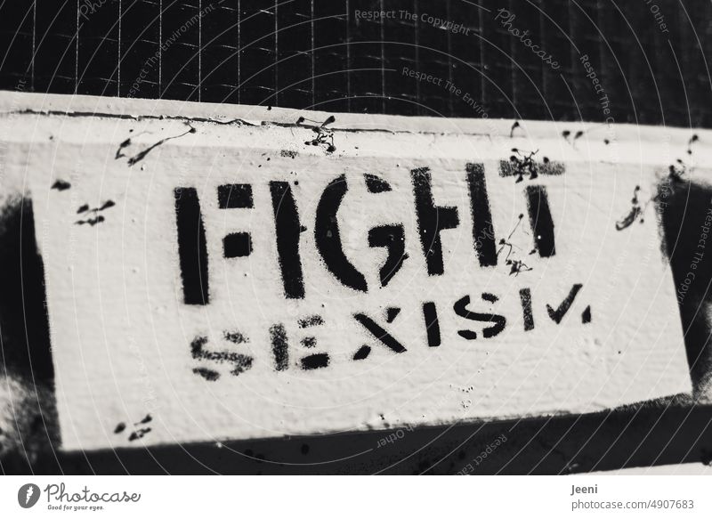 fight sexism Sexismus sexistisch Schriftzeichen Graffiti Street Straßenkunst Kreativität Typographie Text Geschlecht Diskriminierung Sexualität Benachteiligung