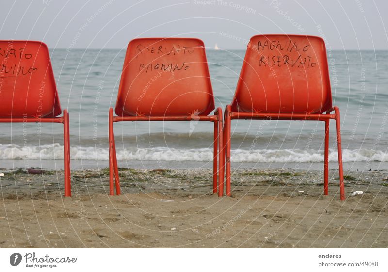 Erste Reihe Meer Strand Sessel Sitzgelegenheit Horizont Sehnsucht Romantik erste reihe fußfrei Sand orange