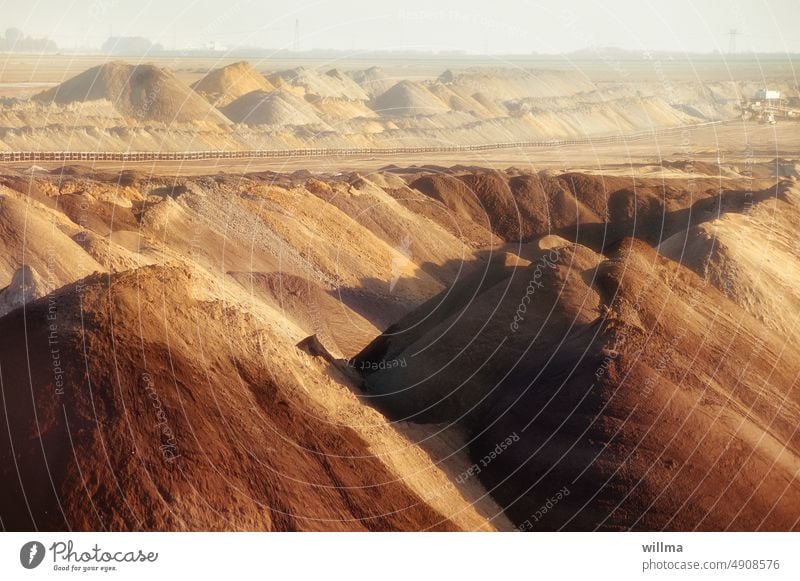 Tagebau Halden Sand Kies abbauen Abbaugebiet Braunkohletagebau Energiequelle Kohlegrube