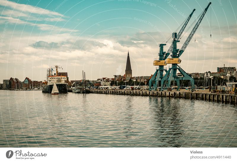 Hafen Rostock Hansestadt Rostock Port Ostsee Unterwarnow Kai Kaimauer Krahn Mecklenburg-Vorpommern Wasser
