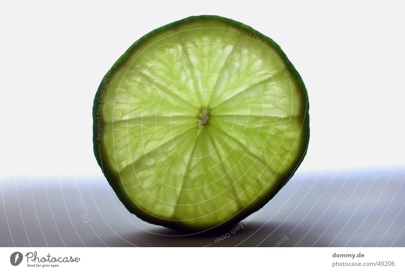 lemon rund grün grau Makroaufnahme Ernährung Zitrone Faser durchleuchtet Limone verlauft Lebensmittel Schalen & Schüsseln