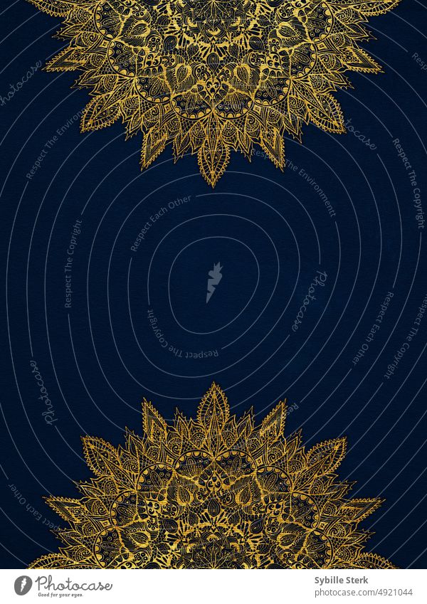 Goldene Halbmandalas auf blauem Hintergrund Mandala Symbol Muster Strukturen & Formen dekorativ Dekoration & Verzierung symbolisch Zen Achtsamkeit eingedenk