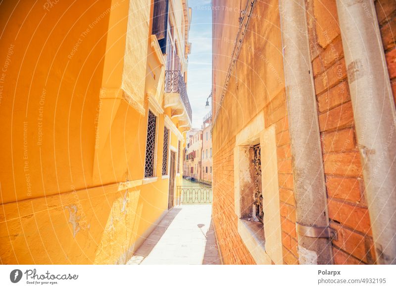 Gelbe Backsteinbauten in Venedig, Italien mittelalterlich orange Struktur Kultur Stein Farbe schön Szene Stadt Torbogen Sonnenlicht tagsüber Renaissance