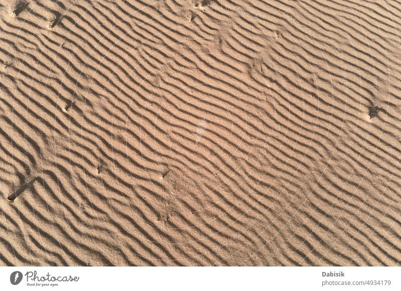 Wüstensandtextur mit Linienmuster, Ansicht von oben Sand wüst Hintergrund Textur Muster Oberfläche Design Wasser Strand Sommer reisen Natur Sonne winken Urlaub