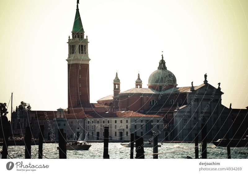 V e n e d I g.  Auf  einer kleinen Insel i in der Lagune von Venedig ist  die Benediktiner Abtei mit Kirche San Giorgio Maggiore . Eine einzigartige Architektur.