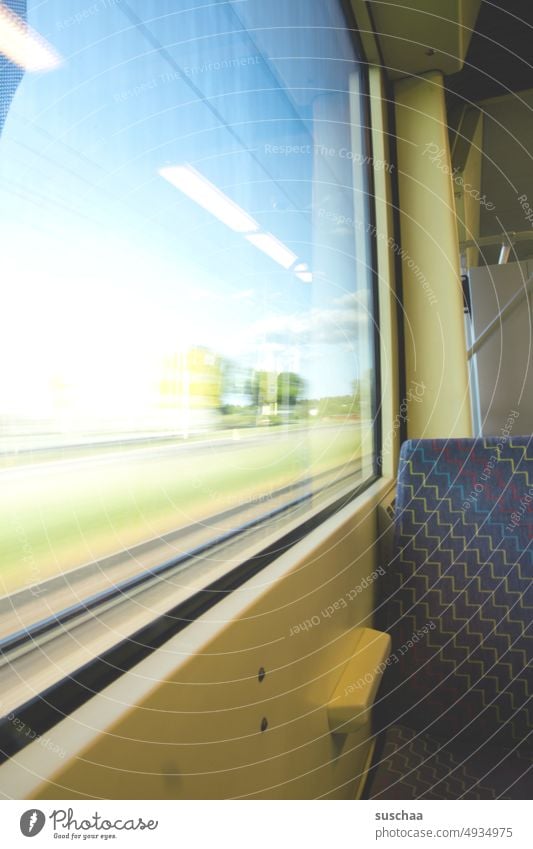 fahrt mit der s-bahn S-Bahn Bahnfahren 9-Euro-Ticket teuer Personenbeförderung Fenster Fenstersitzplatz Blick nach draußen Sitzpolster Rückenlehne