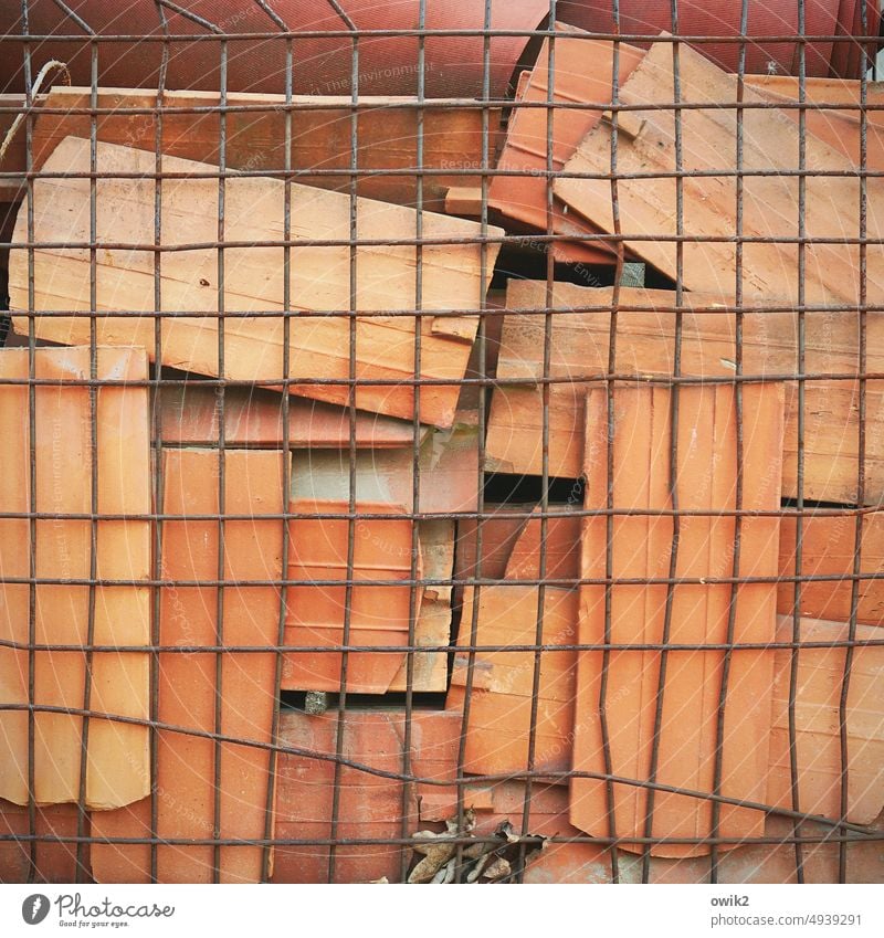 Import-Export Dachziegeln viele alt gestapelt geschichtet Material Zusammenhalt gelagert Vergänglichkeit geduldig Anhäufung Lagerplatz Vorrat menschenleer