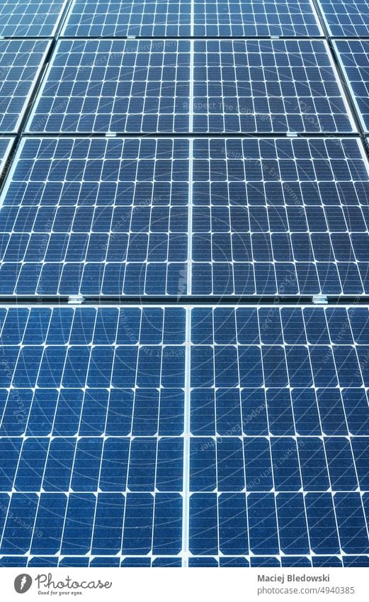Nahaufnahme von Fotovoltaikmodulen, selektiver Fokus. pv Photovoltaik Solarzellenpanel Energie Hintergrund elektrisches Solarpanel Modul solar Panel RES