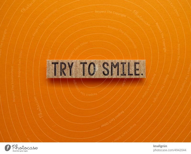 Try to smile. Lächeln Hoffnung stärke Gefühle Tapferkeit Erwartung Mensch Stimmung Buchstaben Wort Satz Kommunizieren Mitteilung Schilder & Markierungen