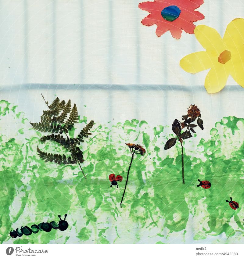 Durch die Botanik Kunstwerk mehrfarbig kindlich Strichzeichnung Kinderzeichnung Strassenmalerei Detailaufnahme Zeichnung Kinderspiel Blume Sommer Sonne