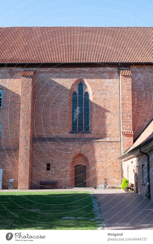 Kloster Cismar Schleswig-Holstein Backsteingotik Kirche Fenster Kirchenfenster ruhen Erhabenheit Spiritualität beten