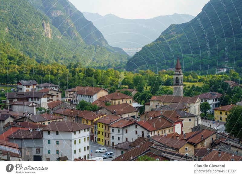 Straße nach Asiago bei Pedescala asiago Europa Italien Veneto Vicenza Tag grün Landschaft Berge u. Gebirge Fotografie Sommer Stadt reisen Tal Ansicht Dorf