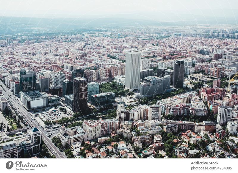 Stadtlandschaft mit ausgebauter Infrastruktur Gebäude Architektur Entwicklung Antenne Quadrat Spanien im Freien Madrid Großstadt Kapital Straße urban Himmel
