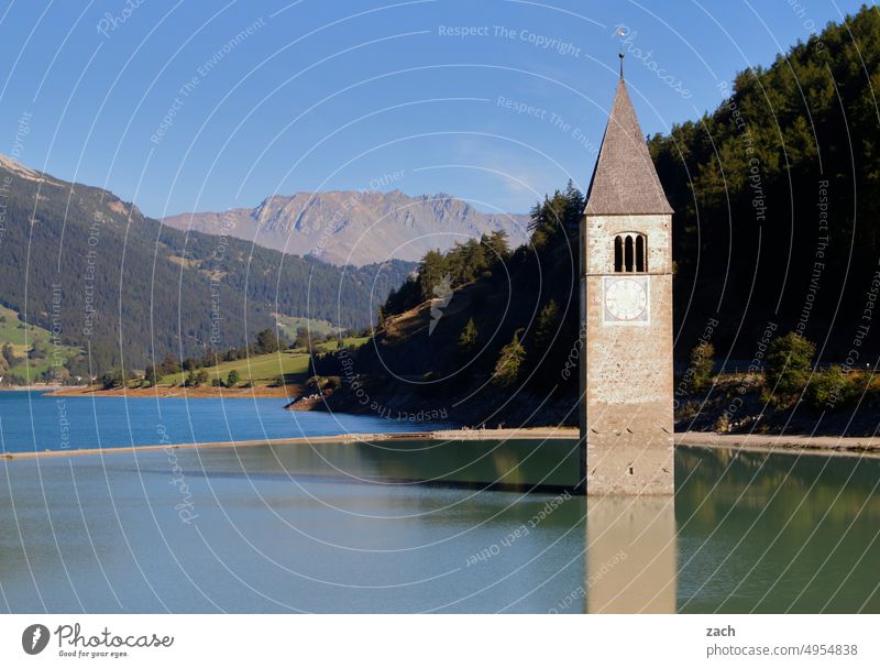 Untergang Kirche Kirchturm Reschensee See Wasser Berge u. Gebirge Alpen Religion & Glaube Religion u. Glaube Stausee versunken Flut Wald Überflutung