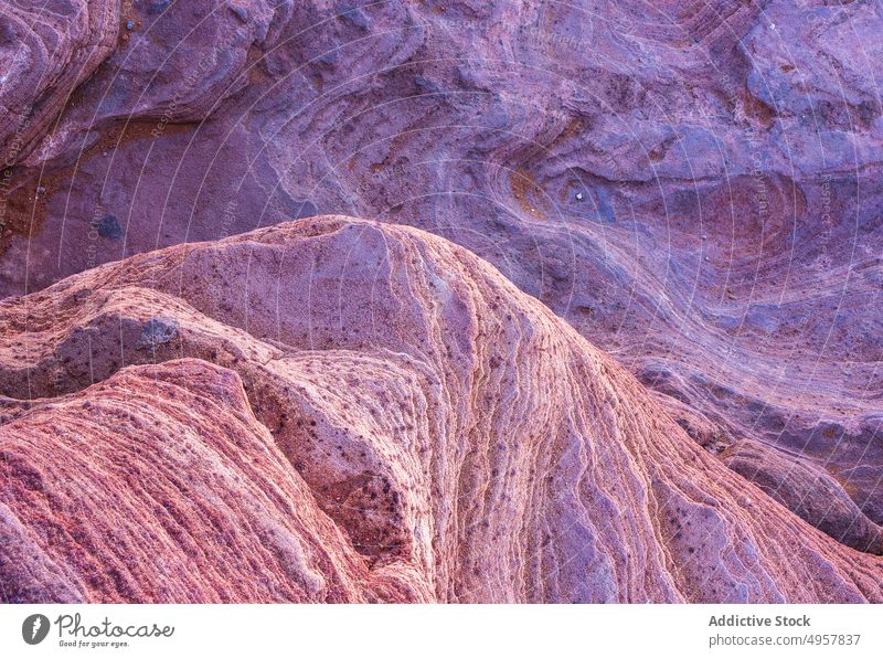 Felsige Schlucht mit massiven Klippen als strukturierter Hintergrund Textur felsig Formation abstrakt Natur Oberfläche Geologie Felsen rau Sandstein wild solide