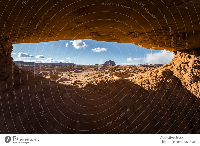Tal mit Steinformationen gegen bewölkten Himmel hoodoo Sandstein Formation wolkig Klippe Natur Landschaft atemberaubend Goblin Valley State Park Utah USA