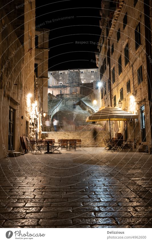 Jesuitentreppe in der Altstadt von Dubrovnik bei Nacht jesuit Treppe Treppenhaus Kroatien Abend Lichter schön Stadt Großstadt Dächer Gebäude Fassade Dach