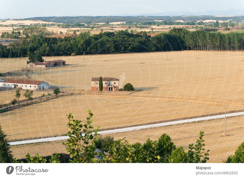 Luftaufnahme der Landschaft um Lerma, Spanien malerisch natürlich schön Sommer Tourismus reisen im Freien Natur Burgos Textfreiraum Ernte trocknen Feld grün