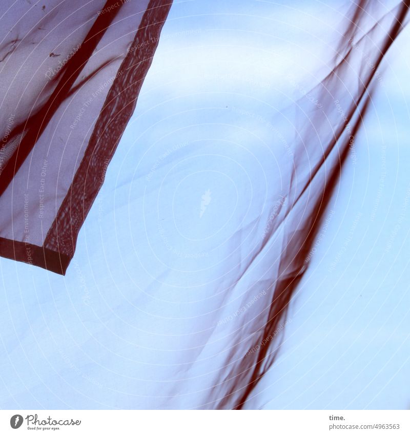verschleiert | Himmel mit Falten stoff tuch vorhang himmel falte naht transparent überlappen textil schutz fenster Faltenwurf hängen Schatten Sichtschutz