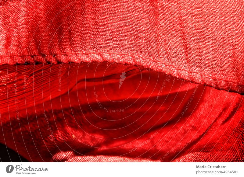 Nahaufnahme der Textur und der Details eines roten Leinenstoffs Makro Farbe Detailaufnahme Muster Gewebe Hintergrund Textil Mode abstrakt Material Stoff Stil