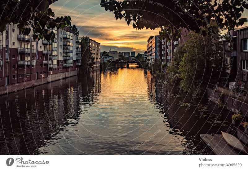 Orte, die etwas bedeuten | Hamburg Sonnenuntergang Kanal Südkanal Wohnungen orange Mietwohnung Hochhaus Brücke Abend Spiegelung Balkon