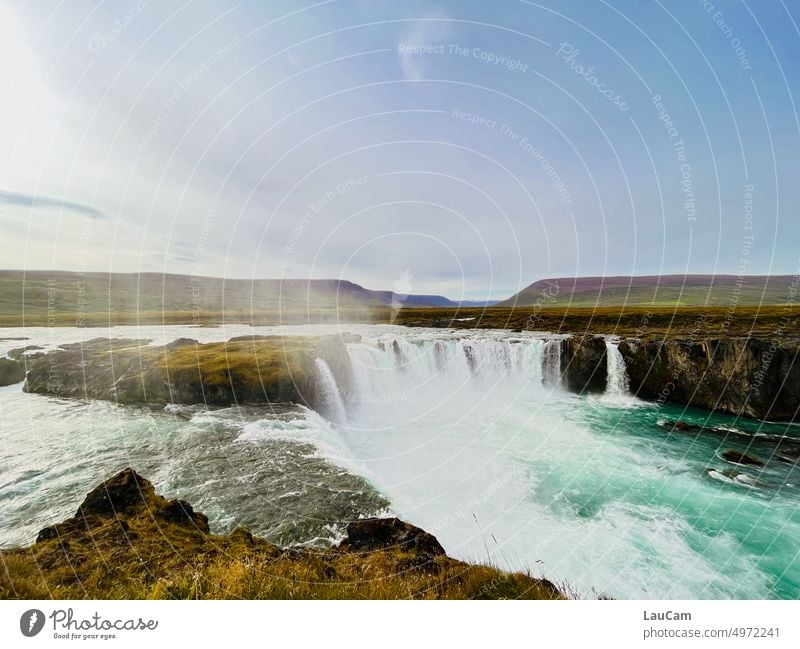 Goðafoss - Wasser kann so schön fallen Wasserfall Fluss Flussufer Natur Naturgewalt Urelemente Landschaft Gischt Felsen Kraft nass Island wild Schlucht