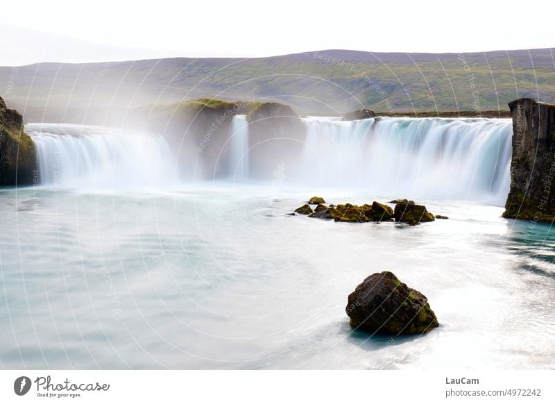 Sagenumwoben - Goðafoss, der Götterwasserfall Wasserfall Fluss fließen Langzeitbelichtung Natur Stein Landschaft strömen Gischt Felsen atemberaubend