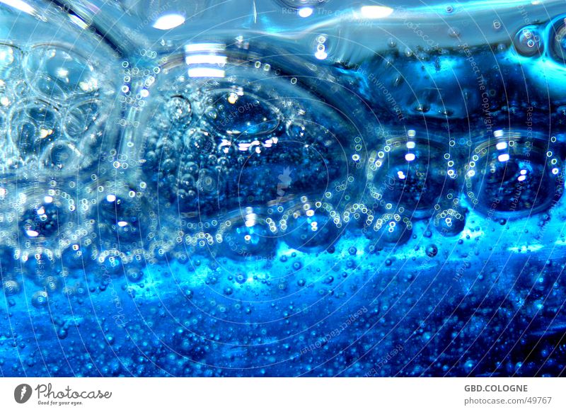 Schaumschläger Luftblase Seife blau Wasser Flüssigkeit
