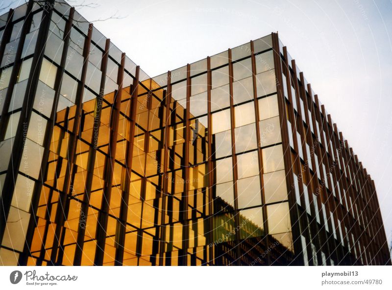 City Nord Hochhaus Glasfassade Fassade Reflexion & Spiegelung braun beige Fenster Gebäude Firmengebäude orange gold Linse Hamburg Industriefotografie