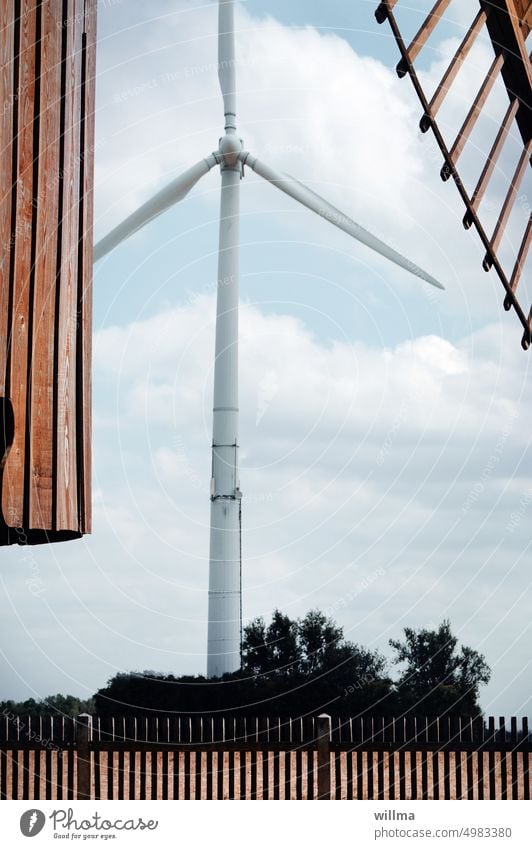 WINDKRAFT und Nutzung von Wind-Energie - das Rad der Zeit dreht sich immerfort Windkraft Windenergie Windrad Windmühle Erneuerbare Energie Bockwindmühle