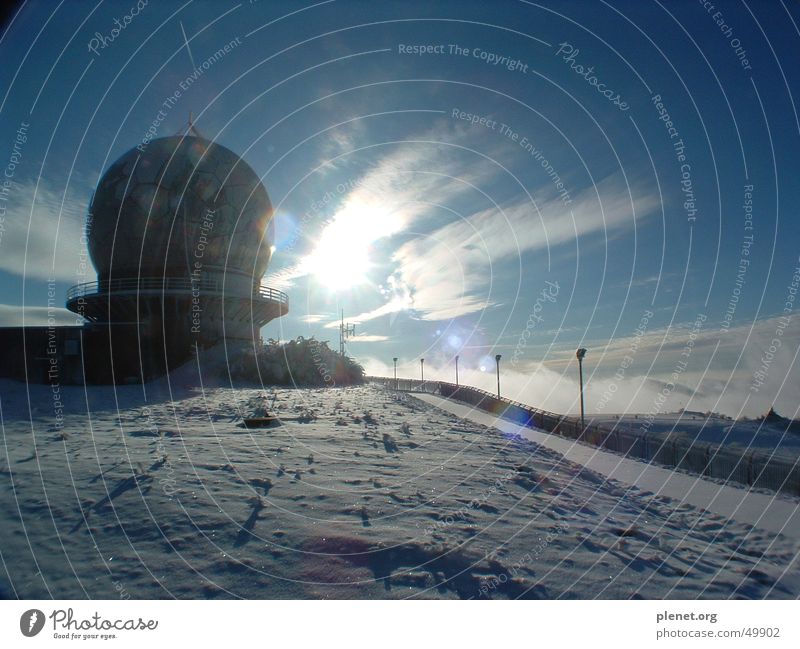Radom Radarstation Wasserkuppe Funkturm Gegenlicht Rhön Berge u. Gebirge Schnee Sonne Himmel