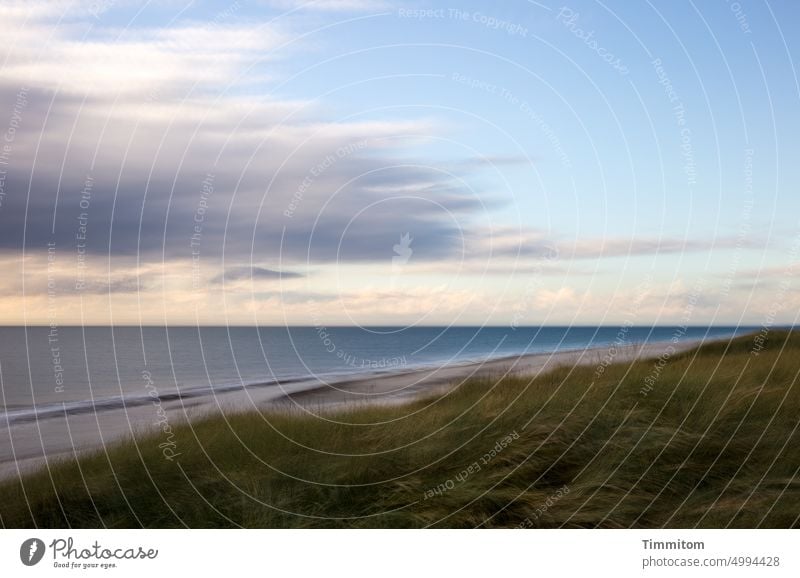 Die Wolken ziehen vorbei Himmel Horizont Nordsee Wasser Wellen Strand Sand Küste Düne Dünengras Dänemark Ferien & Urlaub & Reisen Mehrfachbelichtung