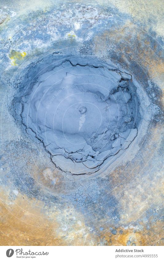 Blubbernder Schlammtopf im Geothermiegebiet Schlammpot Schaumblase Krater Gegend Boden vulkanisch Gelände rau reykjahlid Island hverir Natur Oberfläche