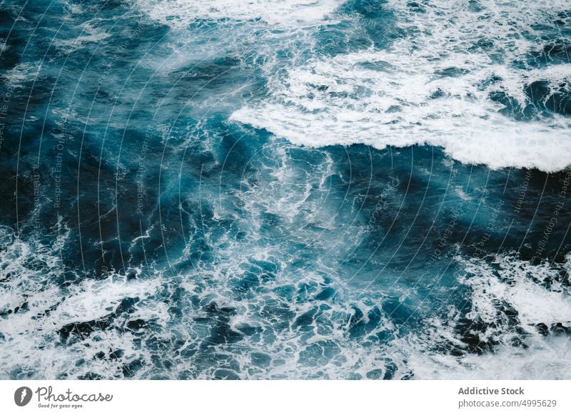 Schaumige Meereswellen bei Sturm MEER winken schäumen platschen Unwetter Wetter Energie Wasser marin Natur La Palma Spanien Kanarische Inseln Seeküste Kraft