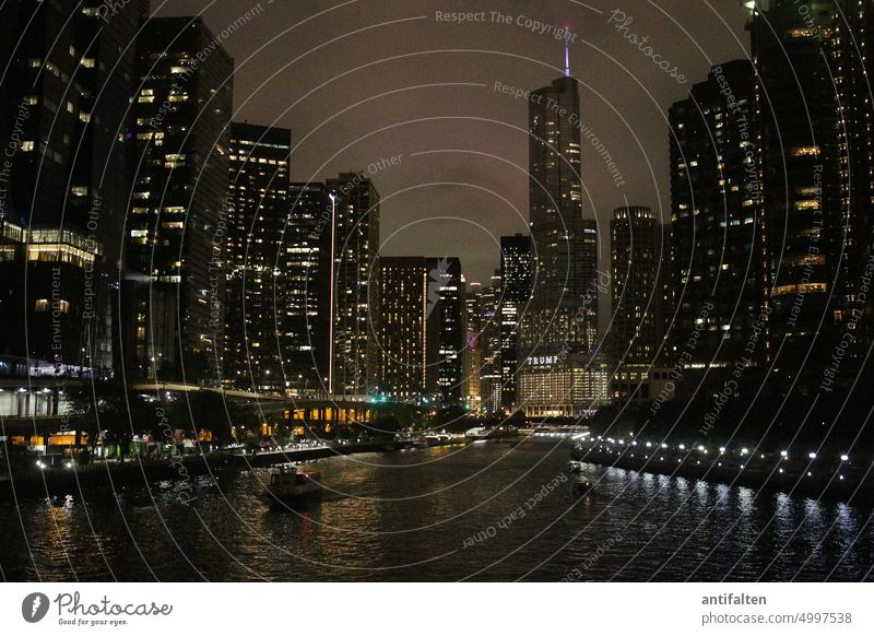 900 Lichter Chicago USA Illinois City Stadt Skyline Nacht Nachtaufnahme Chicago Fluß Hochhaus Stadtzentrum Großstadt urban Gebäude Außenaufnahme Stadtbild