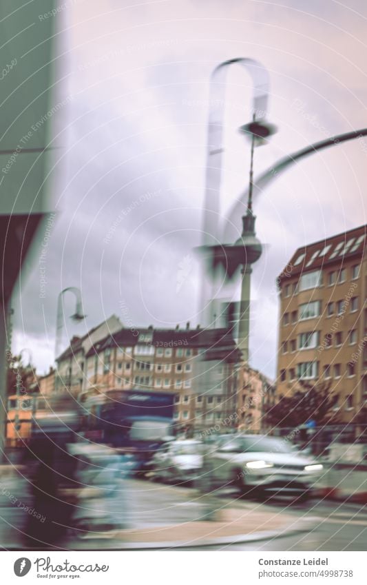 Straßenszene Berlin mit Autoverkehr in ICM-Technik und Alex im Hintergrund. Berlin Mitte Ferien & Urlaub & Reisen Reiseziel Sightseeing Himmel Stadt Städtereise