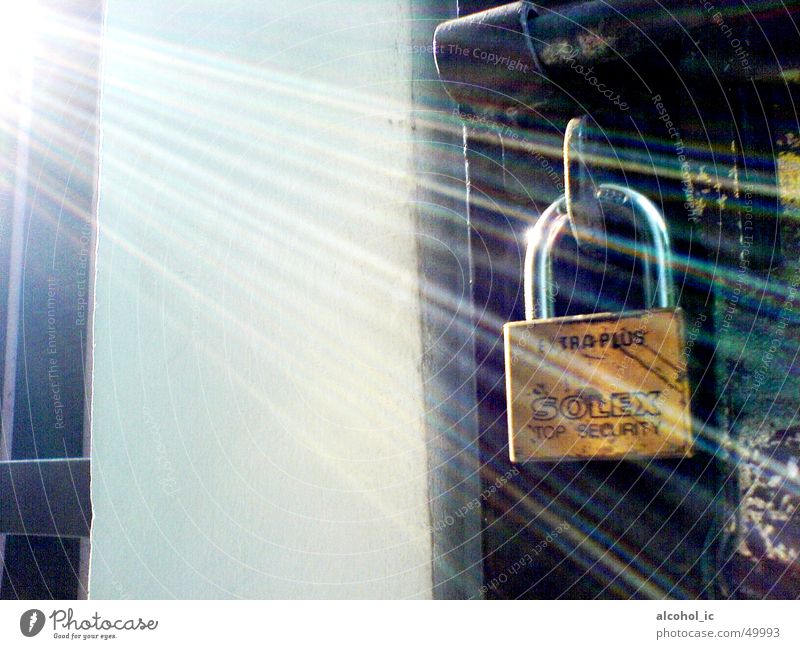 lock key shine sunlight