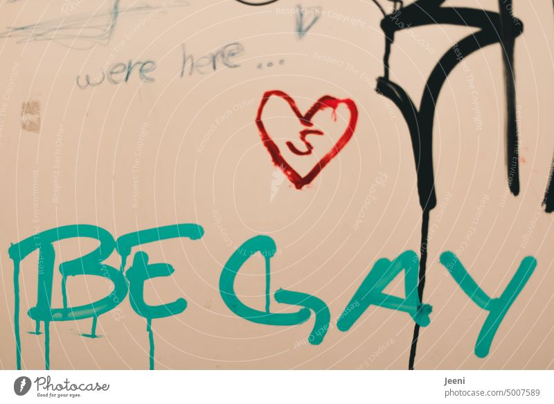 Be Gay gay schwul Gay Pride lesbisch Homosexualität Sexualität Liebe Toleranz Symbol Vielfalt Stolz Freiheit Wort geschrieben Herz türkis rot Tür Toilette