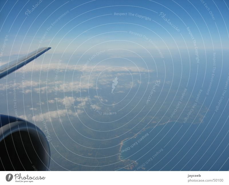 Planeview Horizont Wolken Triebwerke Flugzeug Sardinien Küste Strukturen & Formen Himmel Flügel fliegen