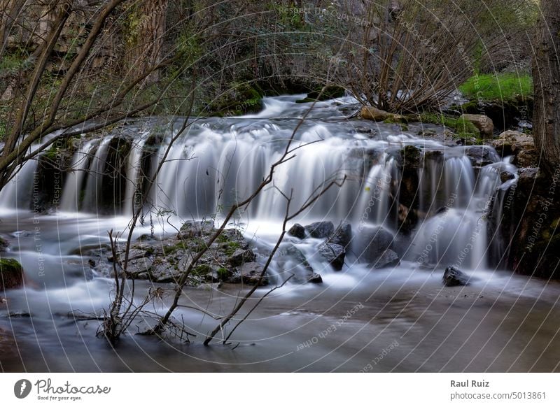 Wasserfall in einem Gebirgsfluss in Langzeitbelichtung fließend Dschungel außerhalb Paradies friedlich sich[Akk] entspannen strömen Windstille Bewegung Oregon