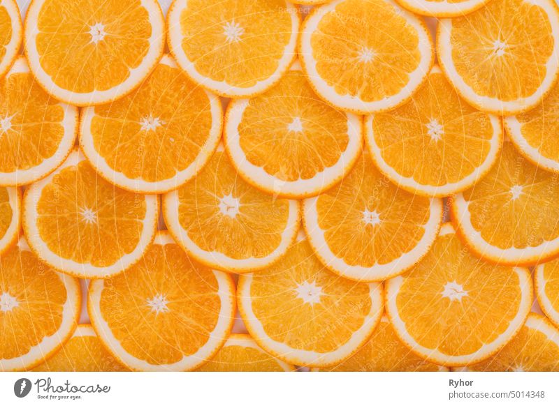 Orange Frucht Hintergrund. Sommer-Orangen. Gesundes Essen isolieren geschnitten Vegetarier Rahmen Scheitel gelb detailliert Makro nach oben abstrakt Design