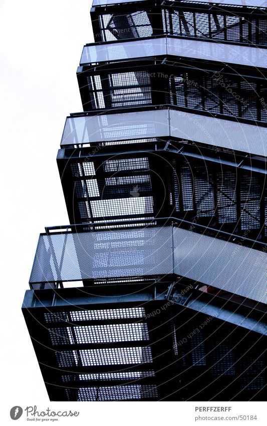 Geländer Treppenhaus Stahlverarbeitung hoch oben blau-weiß Industriefotografie Architektur