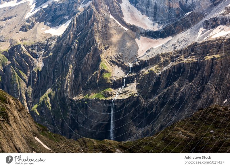 Schroffer Berg mit Wasserfall im Hochland Berge u. Gebirge strömen cirque Natur Felsen rau Bach Pyrenäen Cirque de Gavarnie Gavarnie-Wasserfälle Frankreich