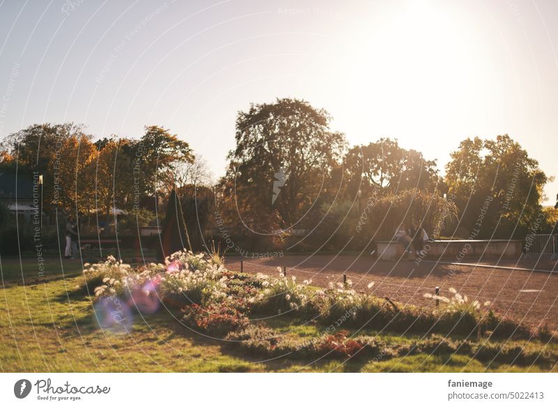 Jardin de l'esplanade à Metz Garten Park Esplanade sommerlich herbstlich Wärme Sonnenstrahlen paar Liebende freunde vergnügt spaziergang Idylle sonnig