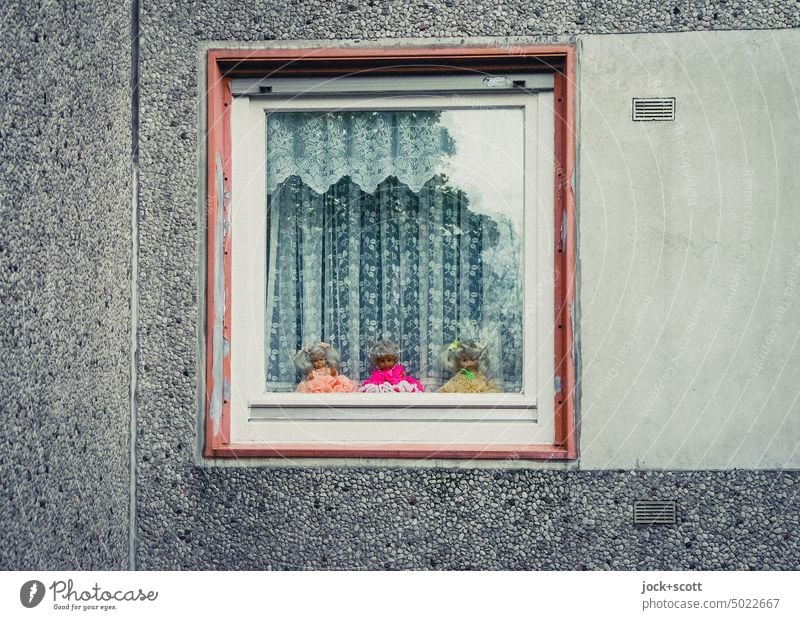seltsam | Liebe Baby Puppe Dekoration & Verzierung Häusliches Leben Wand Fenster Babypuppe Sammlung Beton Kitsch rosa gleich Stolz Leidenschaft Kreativität