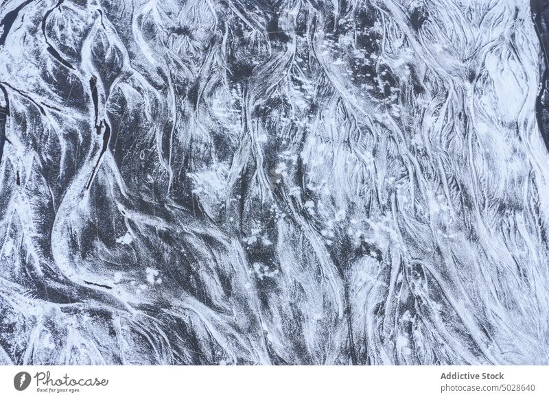 Gefrorener Fluss mit Schnee bedeckt Mündung Winter gefroren Eis kalt Wetter Natur Klima Island Frost weiß Saison Norden Landschaft Gelände Temperatur malerisch