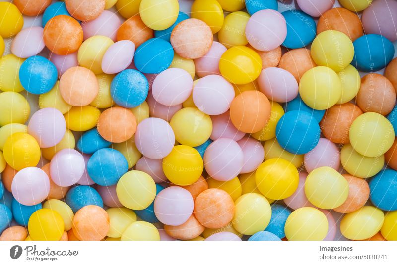 Nahtloses Muster mit Süßigkeiten. Bunter Süßigkeitenhintergrund. Süße Bonbons Nahaufnahme Hintergrund oben kunst Hintergründe hell Kindheit bunt dekor